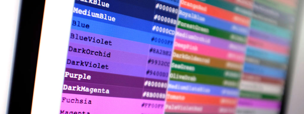 Foto eines Bildschirms mit einer Liste von Web-Farben.